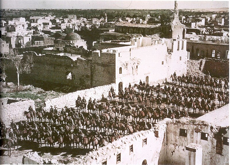 القوات البريطانية في غزة عام 1918.