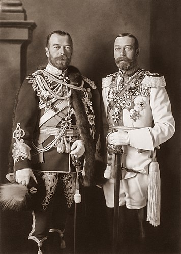 Николай II (слева) и Георг V в Берлине. 1913 год