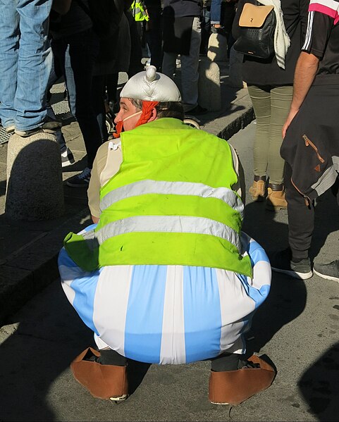 File:Gilets jaunes (32305683077).jpg