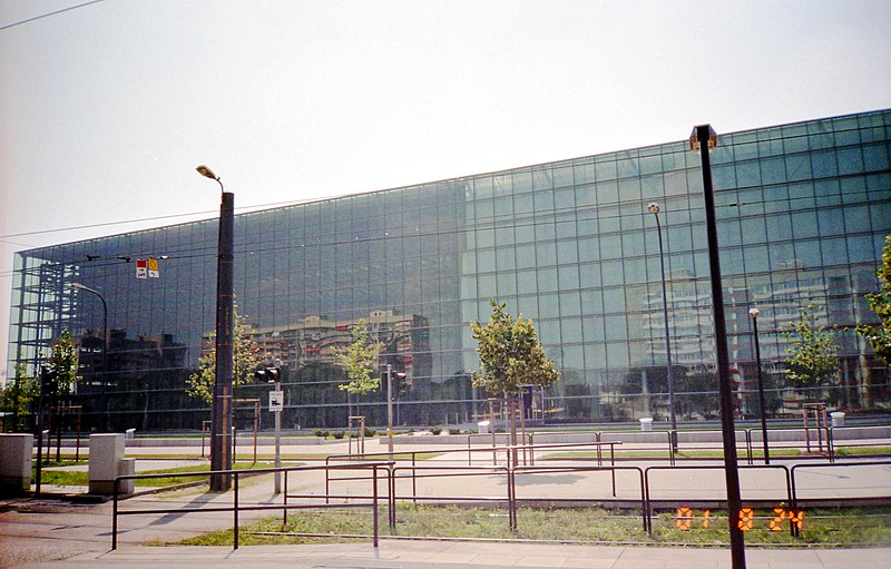 File:Gläserne Manufaktur Dresden 2001.jpg