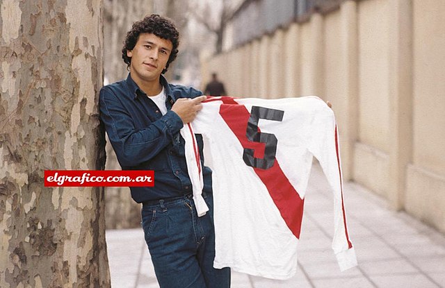 A young Gorosito with the River Plate jersey at the beginning of his career
