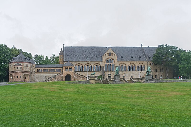 File:Goslar Kaiserpfalz panorama.jpg