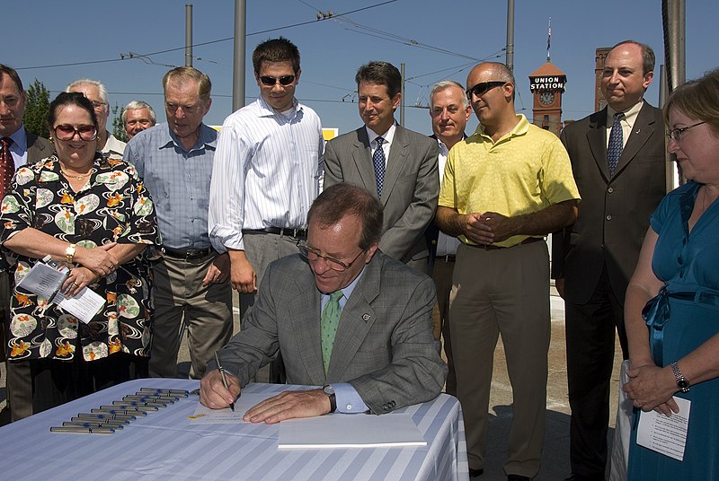 File:Governor signs Jobs and Transportation Act (3772593103).jpg