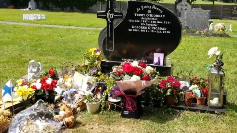 File:Grave of Dolores O'Riordan 2.jpg