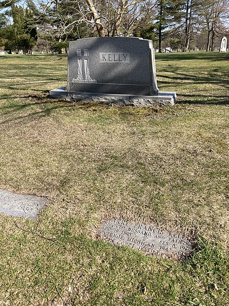 Kelly's grave at Holy Sepulchre Cemetery