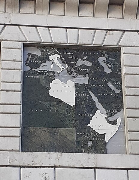File:Gray marble plaque behind Padua city hall.jpg