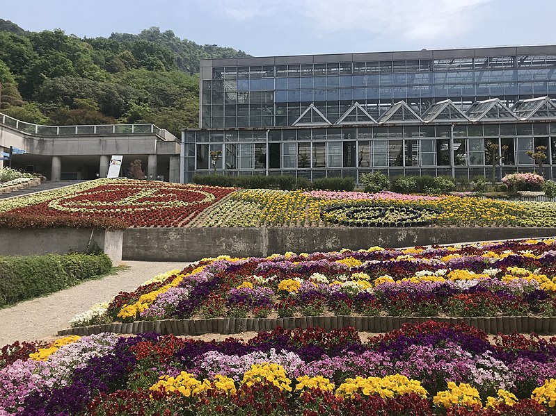 File:Greenhouse in Innoshima Flower Center 4.jpg