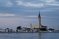 Grosse Pointe Yacht Club.jpg