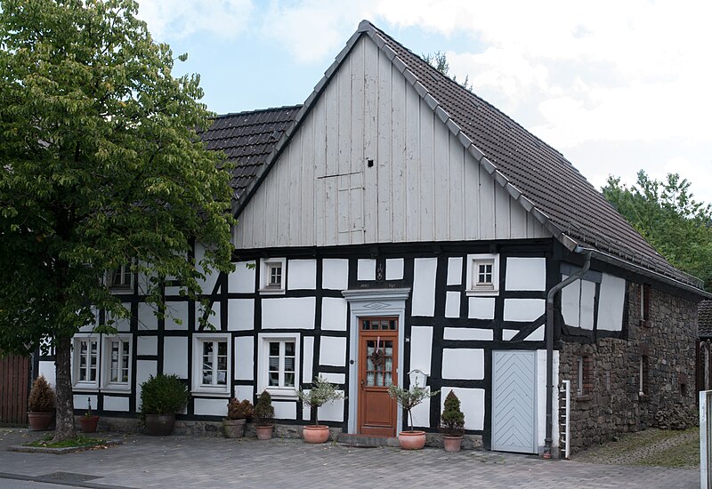 File:Hachen Hachenerstr 30.jpg