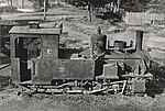 Heeresfeldbahnlokomotive 'E17' der kaiserlichen japanischen Heeresfeldbahn, O&K Werks-Nr. 9537, Baujahr 1921, vermutlich in Chiba auf einem Foto von Shigenobu Usui um 1945.jpg