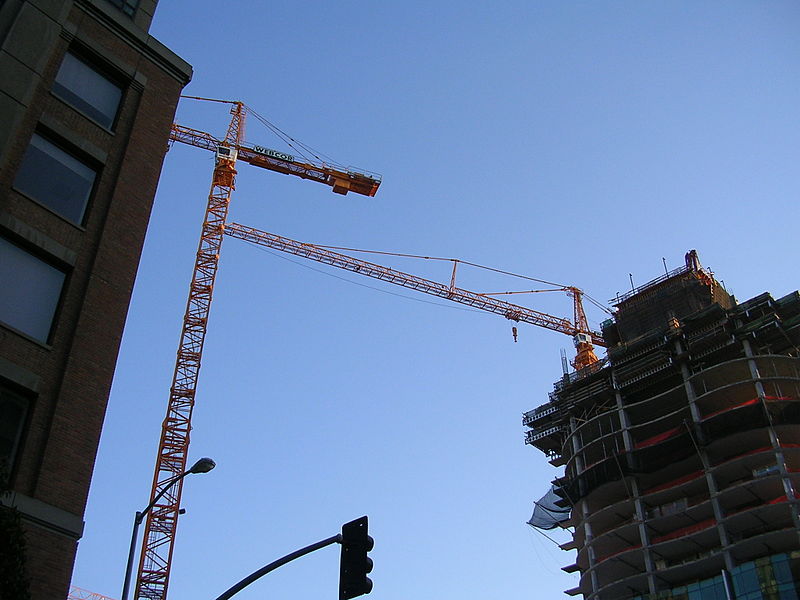File:High-angle view of the two tower cranes and the Infinity (300 Spear Street) tower II.JPG