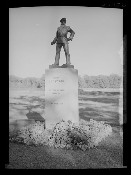 File:Horten, Leif Welding monumentet - no-nb digifoto 20160511 00169 NB MIT FNR 09375 D.jpg