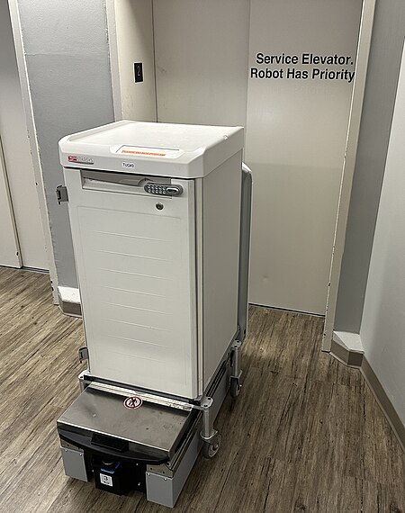 ไฟล์:Hospital_delivery_robot_having_priority_to_elevators.jpg