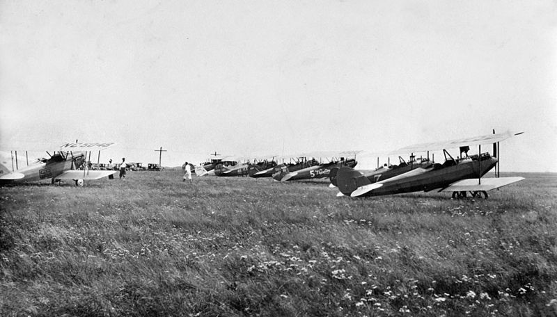 File:Hsl-Edgartown Airfield.jpg