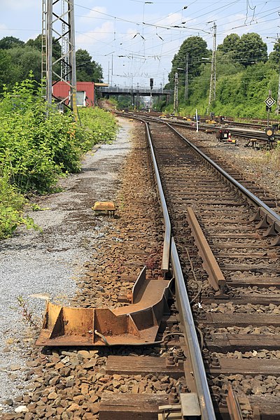 File:I20 144 Bf Paderborn Hbf, Hemmschuhauswurf.jpg