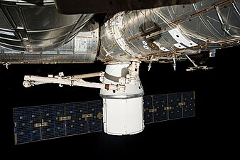 ISS-59 SpaceX CRS-17 Dragon andocat pe ISS (2).jpg