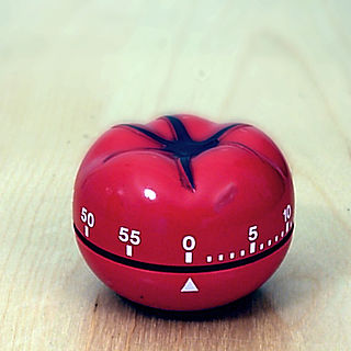 A tomato-shaped Pomodoro kitchen timer