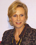 Jane Lynch jwe Sue Sylvester