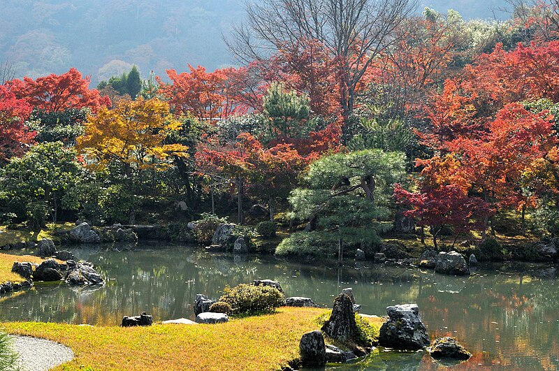 File:Japanese garden at tenryuji-temple.jpg