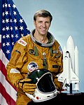 El astronauta estadounidense Joe Engle