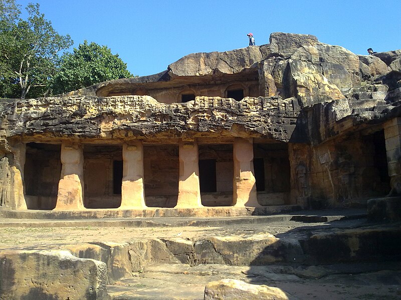 File:KHANDAGIRI AND UDAYGIRI CAVES 2.jpg