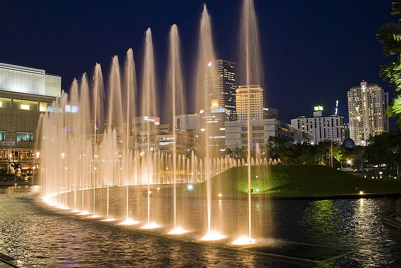 File:KLCC park fountain night.jpg