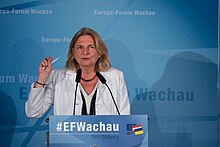 Karin Kneissl besucht das Europa-Forum Wachau (28940334058).jpg