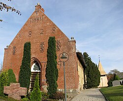 Gereja di Bargum, catatan terpisah kayu bell tower, khas architectureal fitur di Frisia Utara dan juga di Angeln ("Anglia")