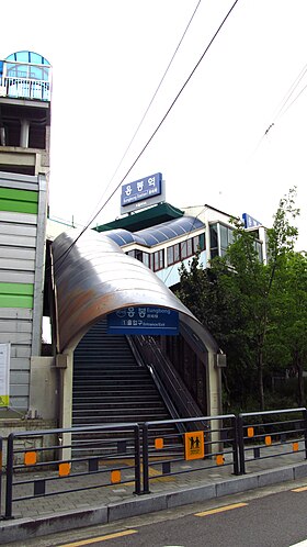 Un accès à la station, en 2019.