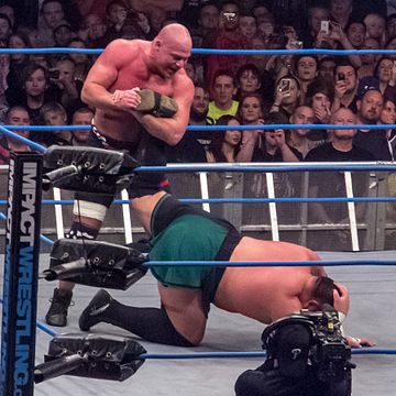 Kurt Angle applying ankle lock on Samoa Joe