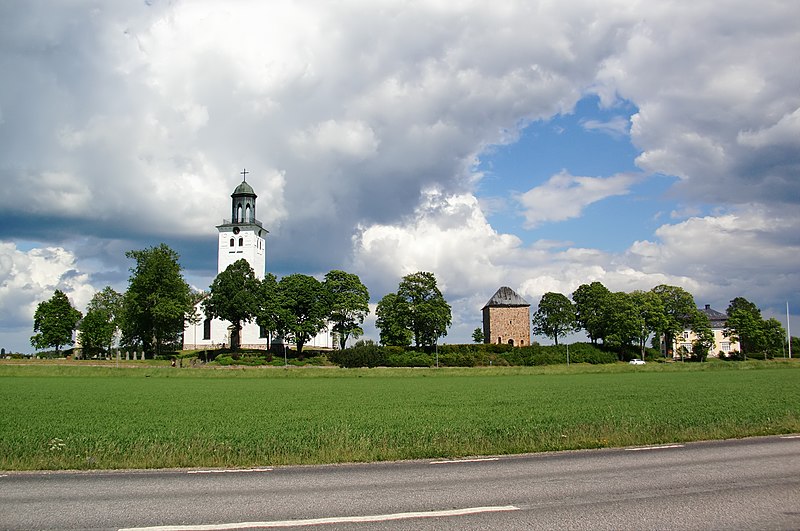 File:Kyrkbacken i Fellingsbro, Västmanland.jpg