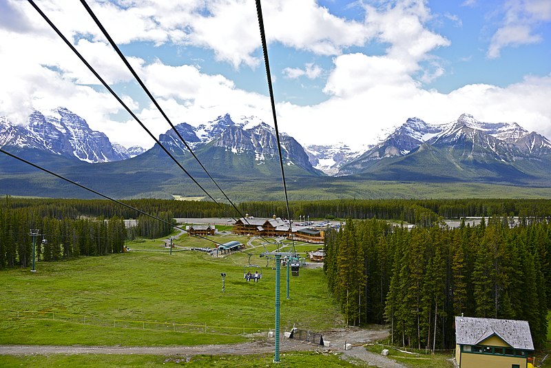 File:Lake Louise Chairlift - panoramio.jpg