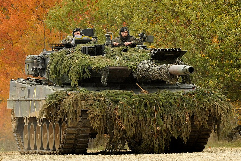 File:Leopard 2A6, PzBtl 104.jpg