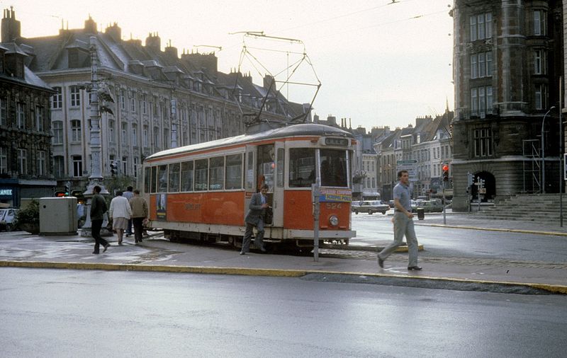 File:Lille-snerlt--cotrali-triebwagen-771371.jpg