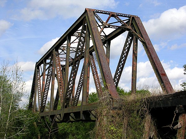 Pratt through truss of the former Seaboard Air Line Railway, located near Willow, Florida; abandoned since the mid-1980s