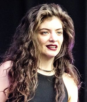 Lorde Constanza (edited).jpg