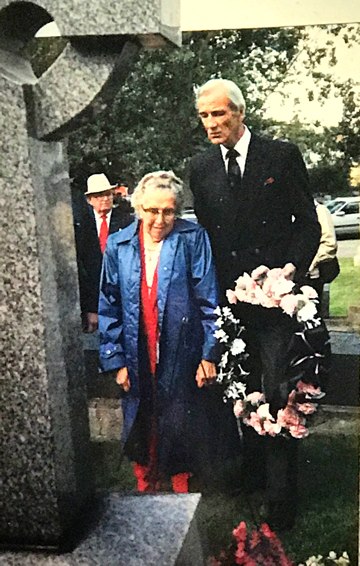 File:Louise Pope and Ronald Wallace-Fairview Cemetery.tif