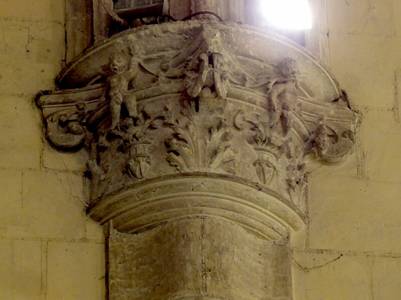 File:Louvres (95), église Saint-Justin, chapiteau du 2e ordre entre la 1ère et la 2e travée côté nord.jpg