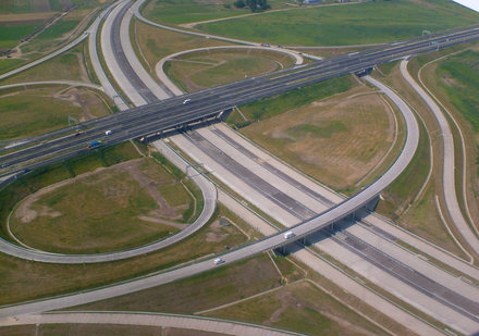 An interchange between the M0 and M4 motorways outside Budapest, showcases directional, semi-directional, and loop ramps.47°24′18″N 19°18′55″W﻿ / ﻿47.40500°N 19.31528°W﻿ / 47.40500; -19.31528
