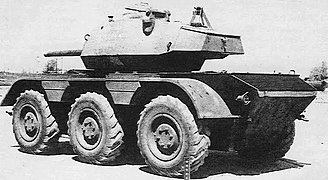 M38 Wolfshund mit Chaffee-Turm hinten.jpg