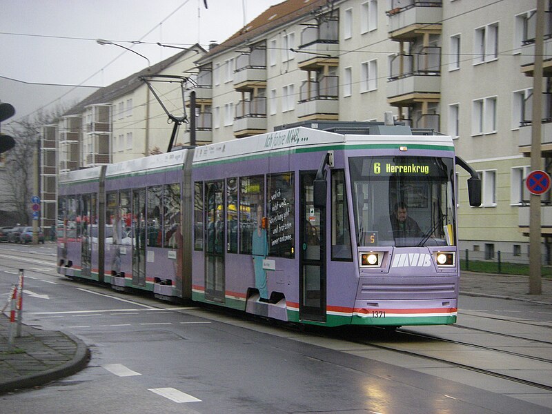 File:Magdeburg Große Diesdorfer Straße mit Straßenbahn Nr 1371 Linie 6.JPG