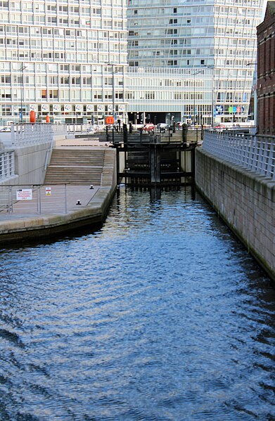 File:Mann Island lock.jpg