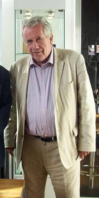 <span class="mw-page-title-main">Martin Bell</span> War correspondent and British MP