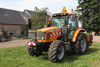 Massey Ferguson MF 6445 als Kommunalvariante