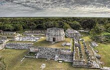 Mayapan - arquitectura compacta.jpg