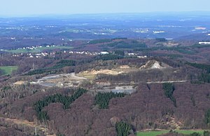 Meerberg med basaltbrud, luftfoto