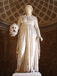 Melpomène Statue féminine restaurée en muse Melpomène par l'addition moderne d'un masque, œuvre romaine, vers 50 av. J.-C., musée du Louvre