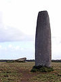 Den «Liggjande menhir» og den «Ståande menhir» i Kergadiou (Finistère)