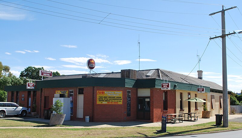 File:MerrigumRailwayHotel2009.JPG