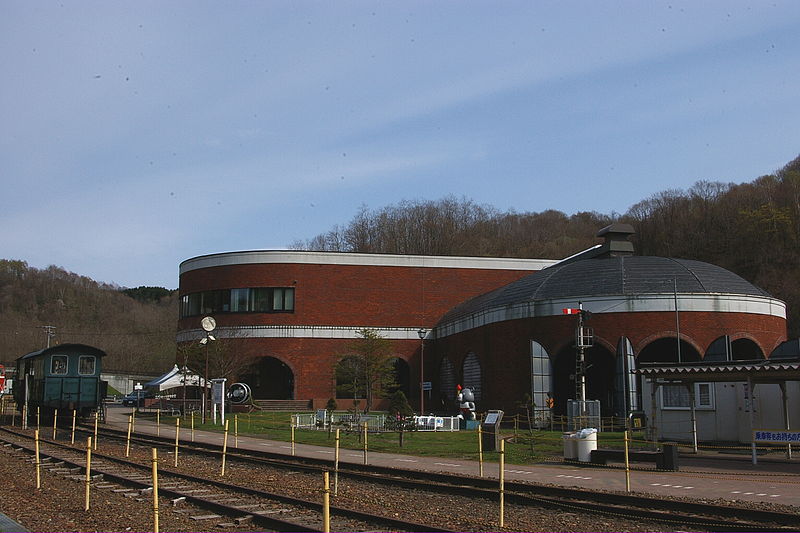 File:Mikasa railroad memorial hall.JPG